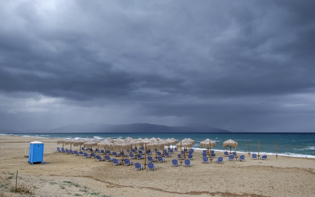 Guide sur le choix de la matière d’un parasol imperméable