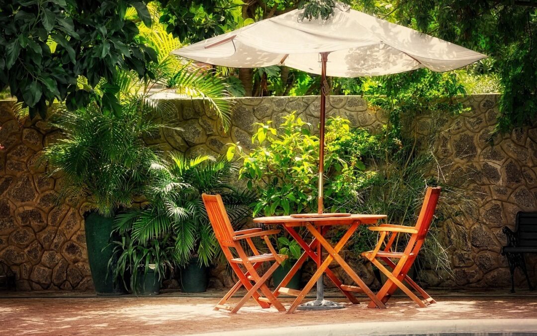 Profitez du beau temps grâce à un parasol terrasse