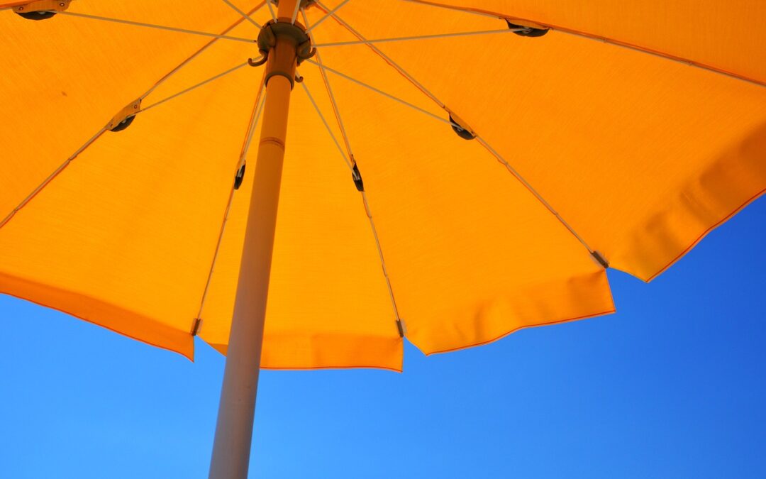 Masquer un pied de parasol : astuces et conseils pour un espace extérieur élégant