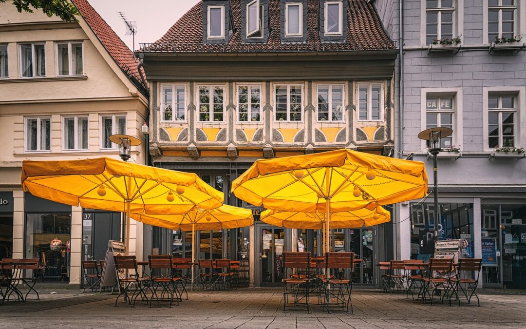 Investissez dans le confort de vos espaces extérieurs : la solution du grand parasol pour terrasse de restaurant